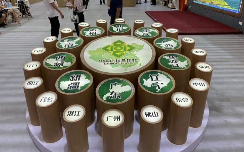 首届广东东西部扶贫协作产品交易博览会在穗举行 产品交易市场开业
