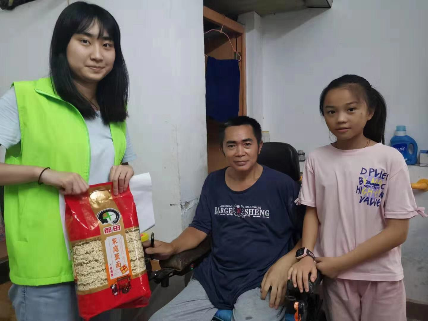 月圆中秋情暖民心！坪山街道办事处“点亮微心愿”中秋慰问活动
