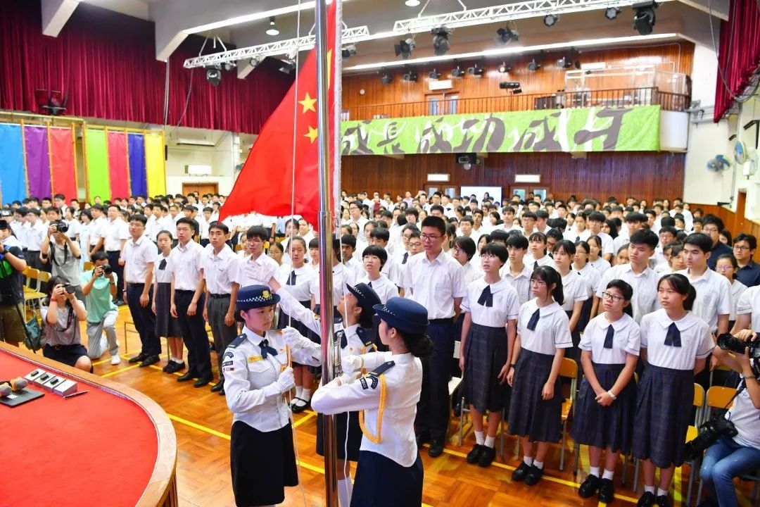 升国旗奏国歌！这才是香港学校该有的样子
