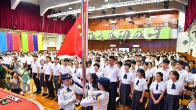 升国旗奏国歌！这才是香港学校该有的样子