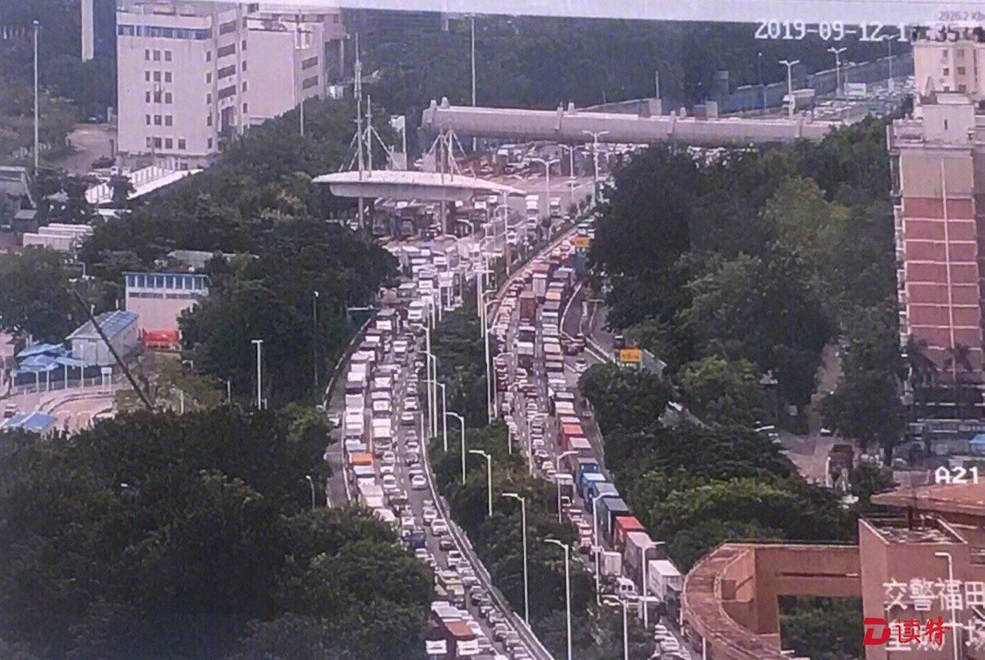 “月饼堵”来了！深圳各条主干道全线飘红，路上开车保持好车距
