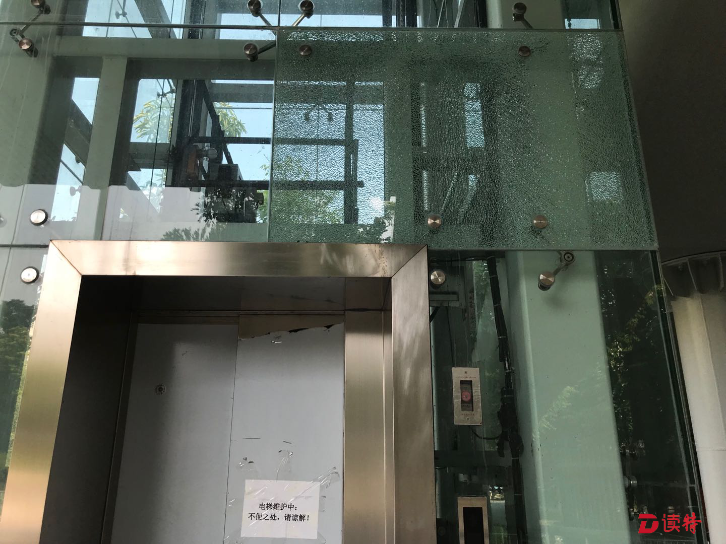 请快修！南山区一人行天桥电梯长期停运，市民投诉数次无果