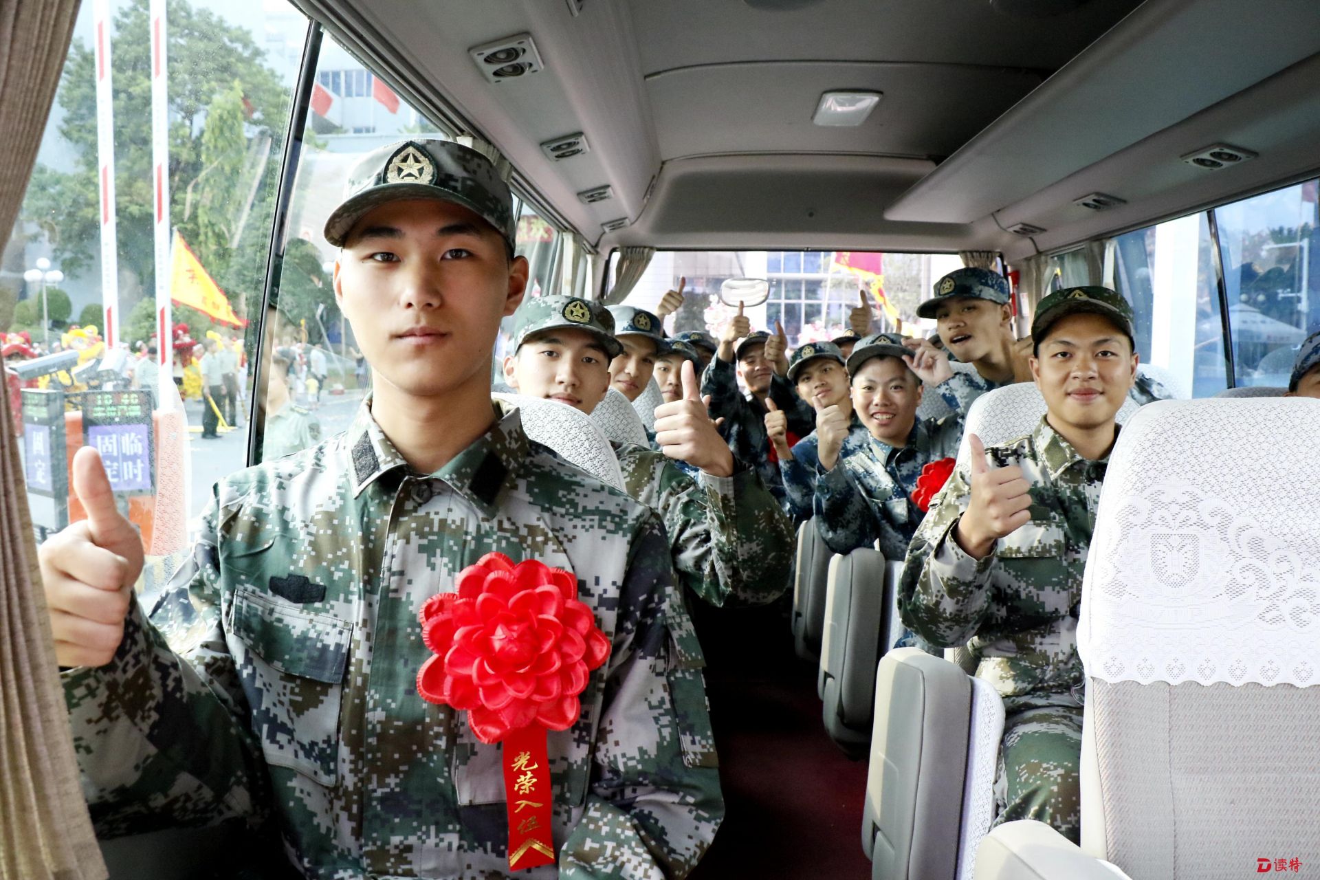 东莞大朗28名新兵赴军营，23名是大学生