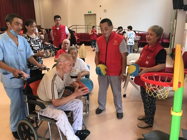 满足亿万老人多样化需求—— 打造“互联网+养老”服务，新建小区配套养老服务设施 