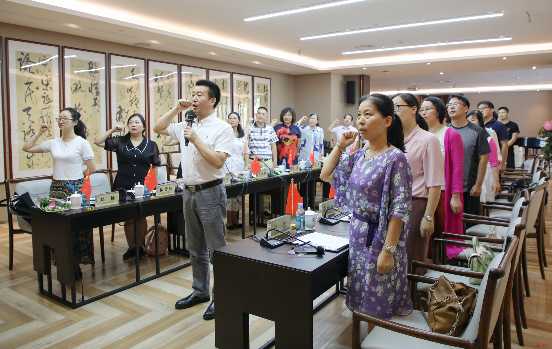 深圳市人才研修院举办“庆祝新中国七十华诞 教育人才谈初心”活动