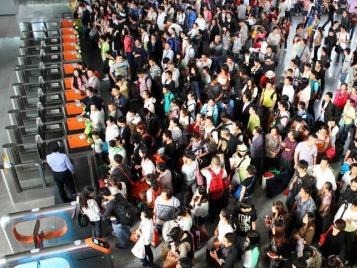 铁路迎返程客流高峰 预计发送旅客1172万人次