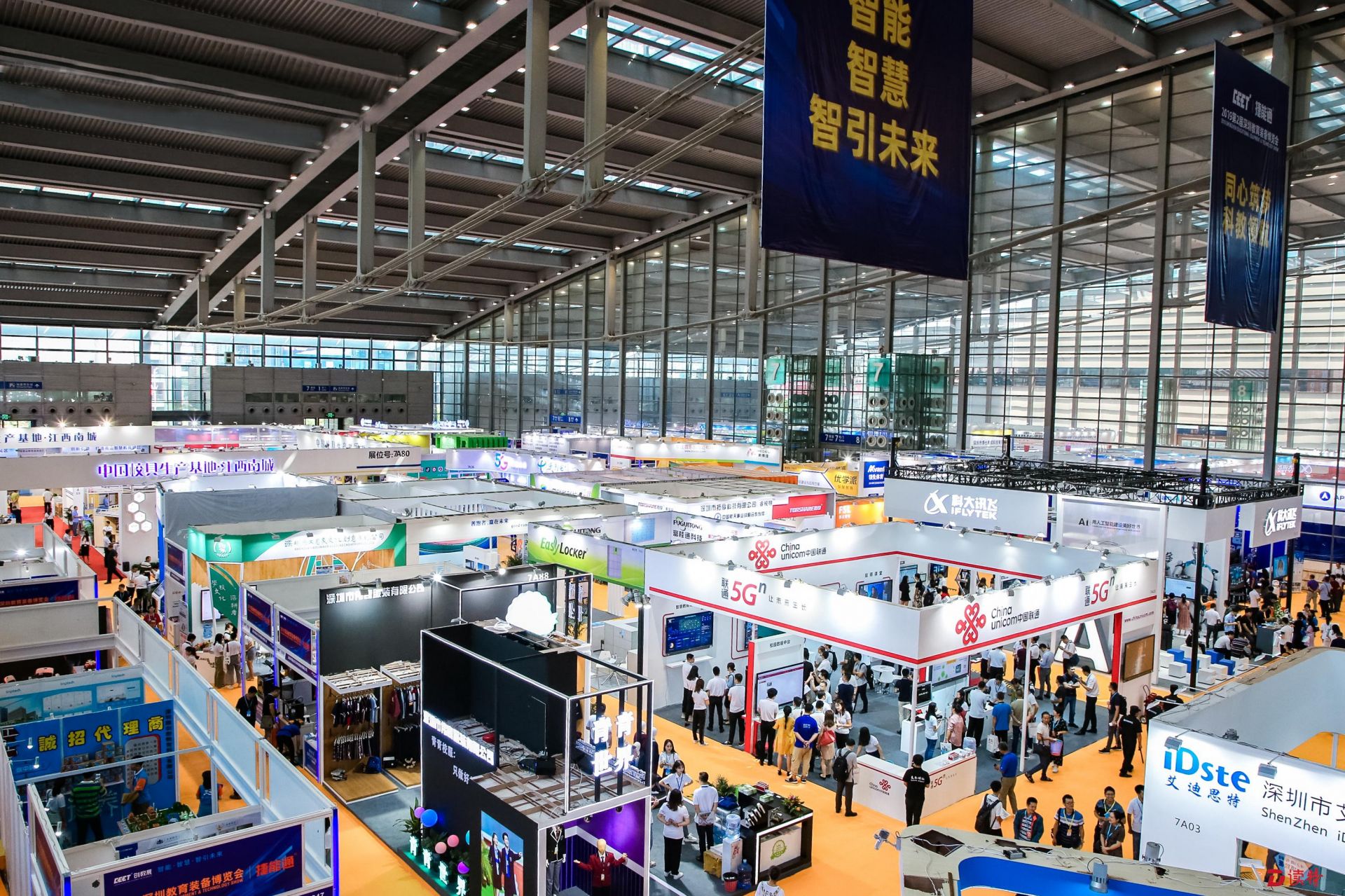 深圳教育装备博览会很亮眼，展现全产业链最新技术风向