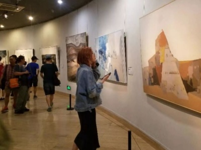 大芬油画村画家原创油画入选北京国际美术双年展