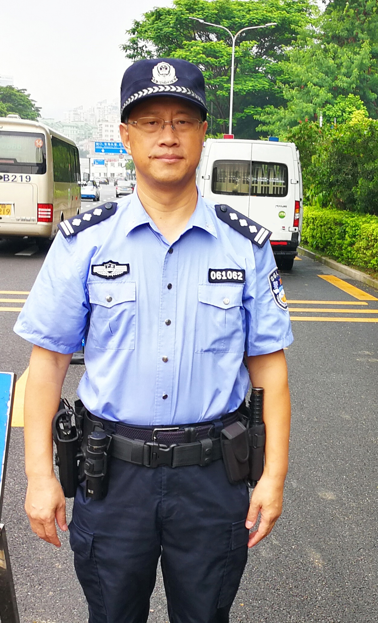 每日警星丨付文中：把百姓装进心里