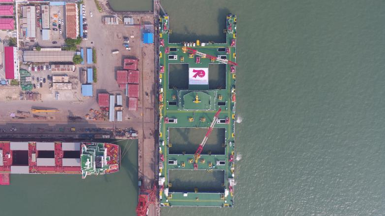 为深中通道“量身定做”！世界首艘沉管隧道浮运安装一体船顺利交船
