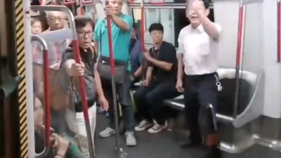 你大爷还是大爷！香港暴徒殴打乘客，大爷反击…  