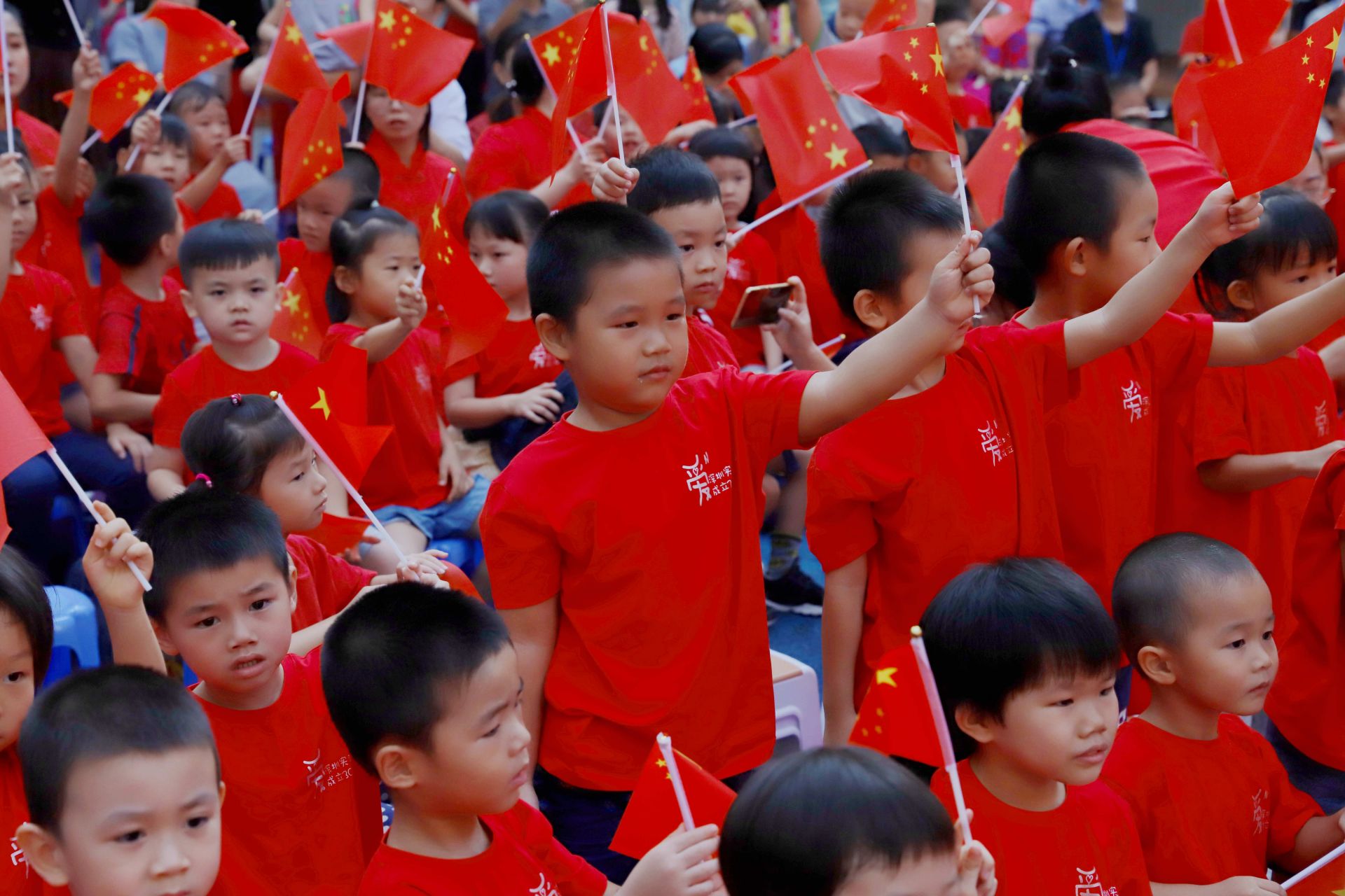 激情飞扬，为您欢歌！深圳实验幼儿园萌娃为祖国妈妈庆生