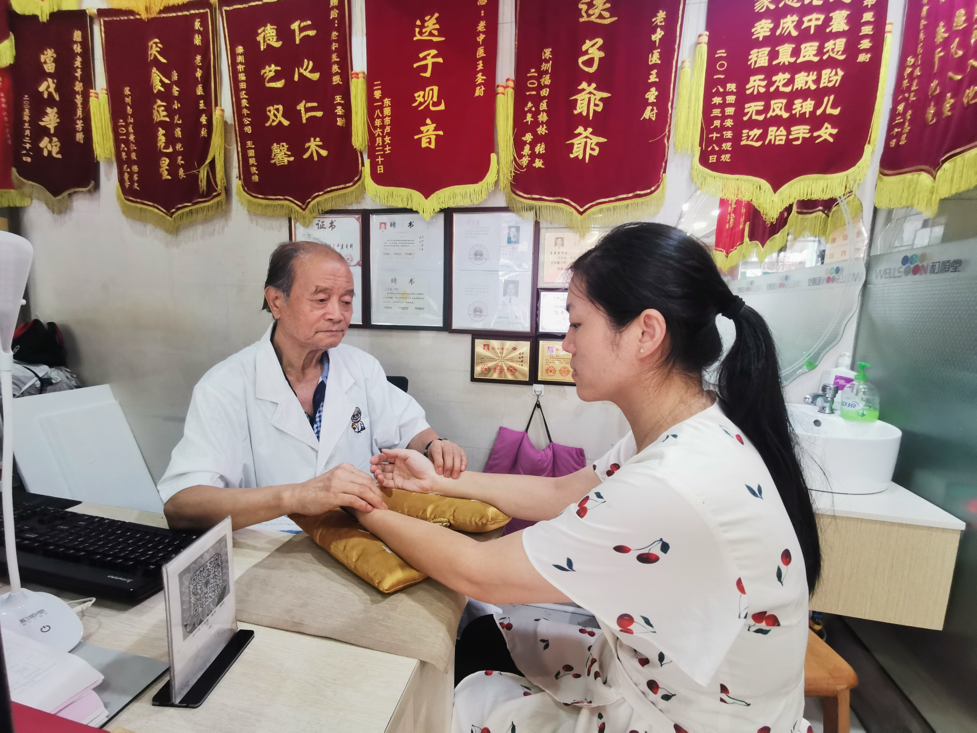 王圣尉：练就把脉绝招的中医世家传承人