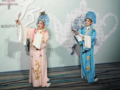来深圳戏院品“戏曲早茶”，观看这场华韵越剧团的《梁祝》经典折子戏
