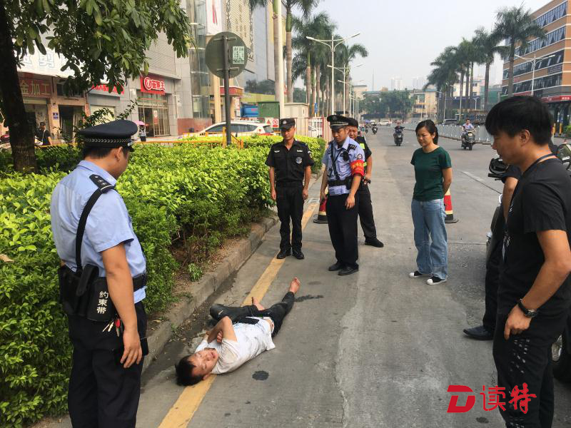 男子醉酒马路当床睡 松岗网格员及时相助获点赞