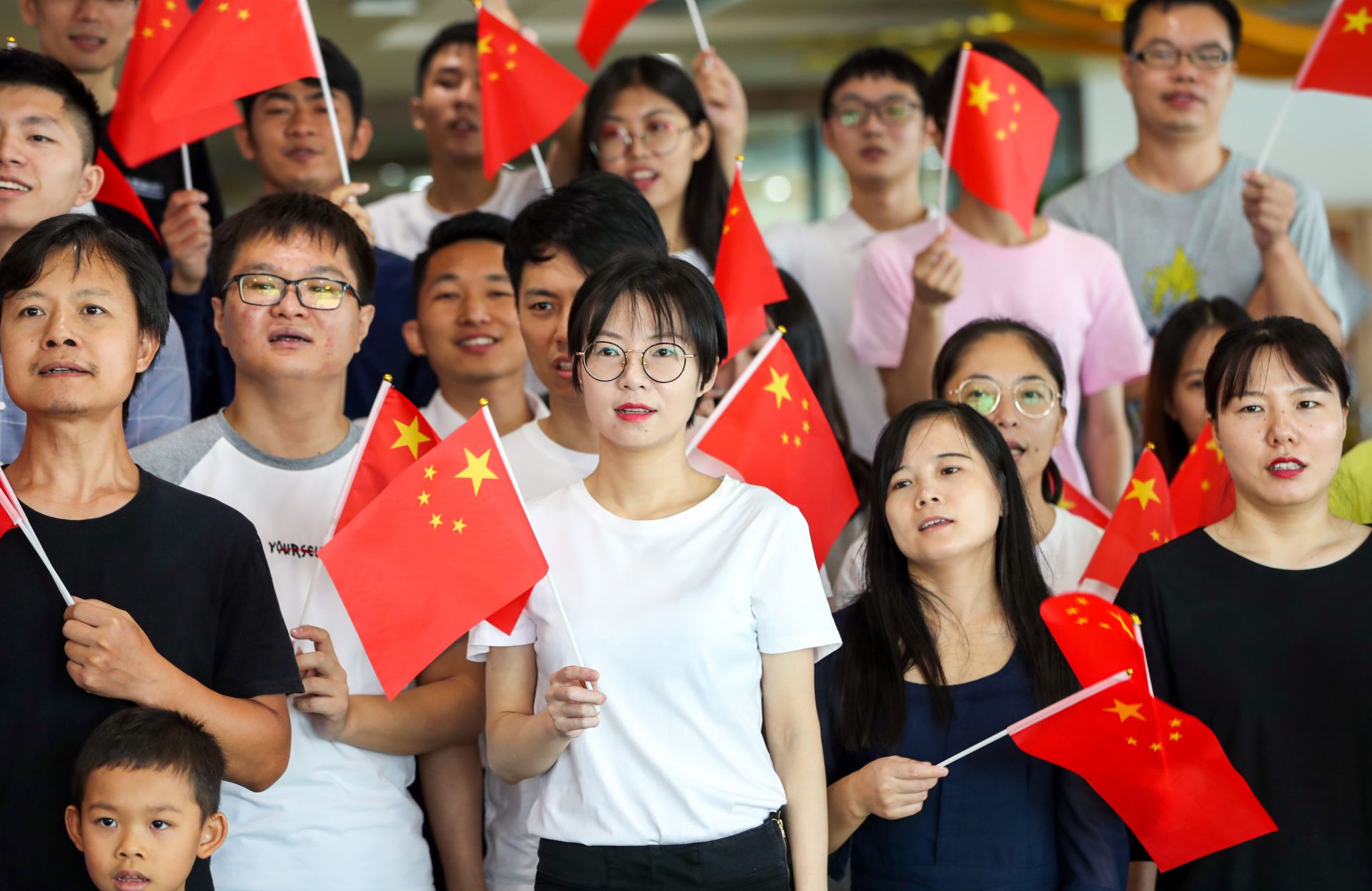 深港两地12支港台创业团队合唱《我和我的祖国》共迎国庆