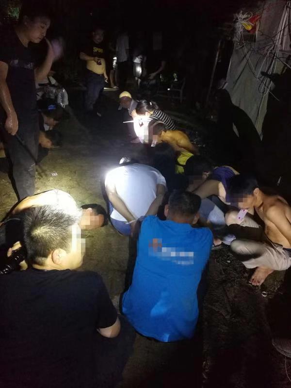 赌博窝点养狗放哨同伙望风，没想到还是被无人机揪了出来！