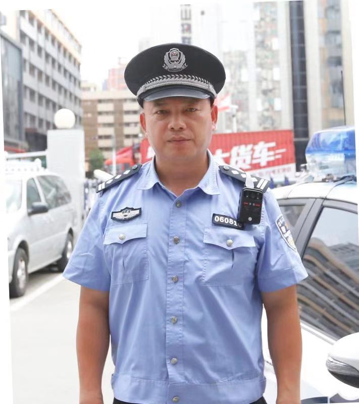 每日警星丨翁绍鑫：勤于走访的社区好警长