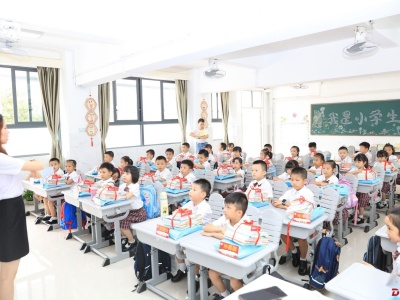 深圳福田区南华实验学校新校区投入使用 已容纳近千名学生