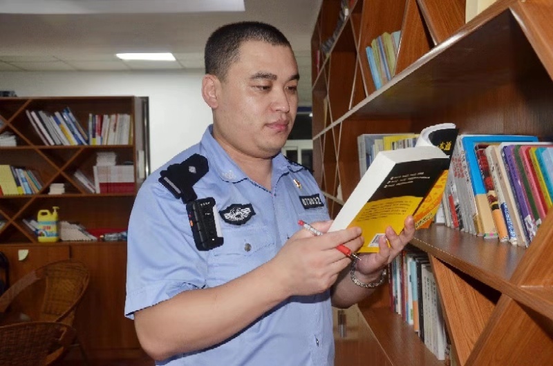 每日警星| 崔敏：织牢规范执法的“纽带”