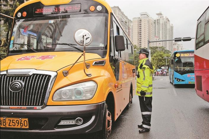 开学第一日交警查处校车违法12宗，早高峰拥堵警情较以往大幅上升