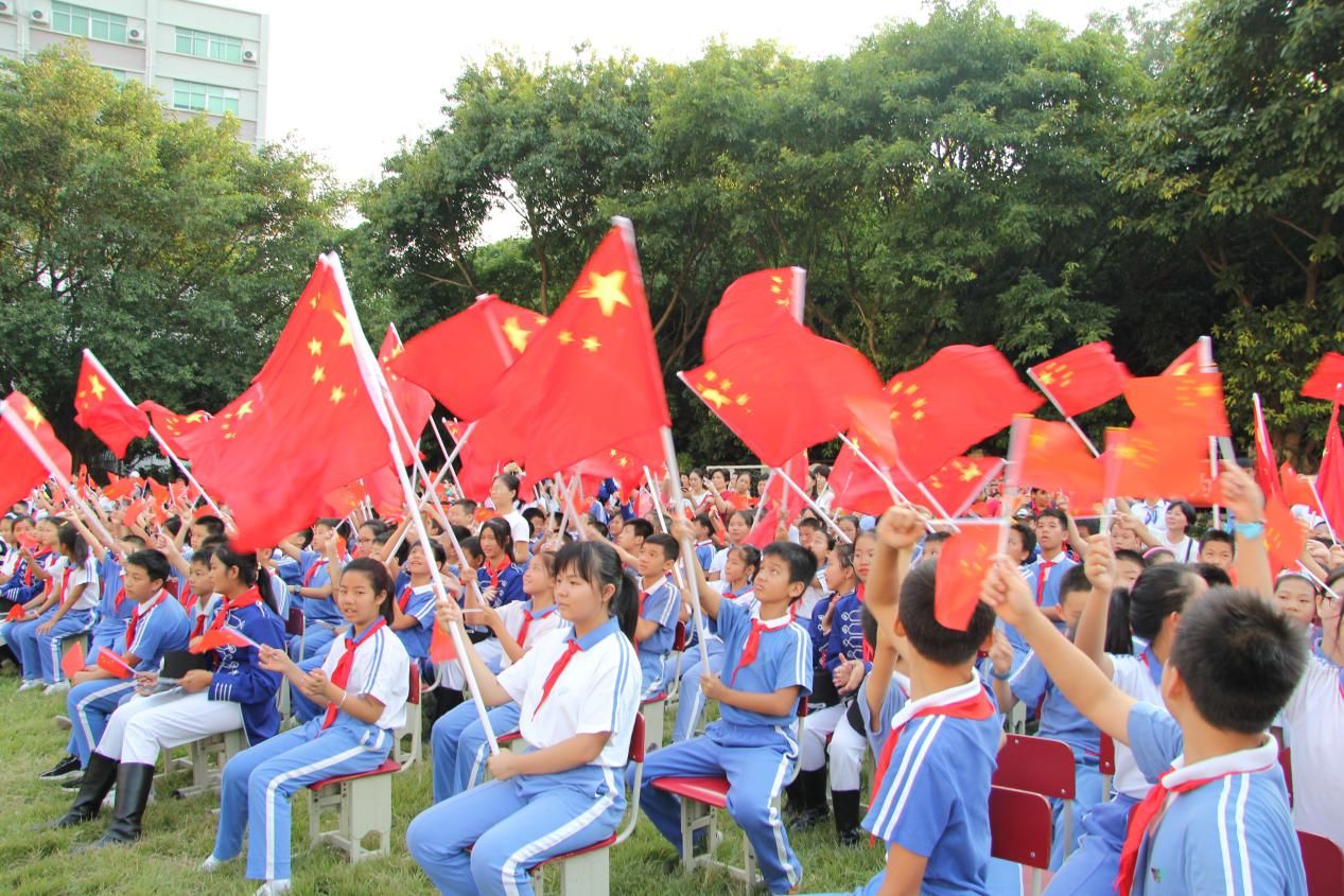 载歌载舞祝福中国！南山珠光小学文艺演出献礼祖国