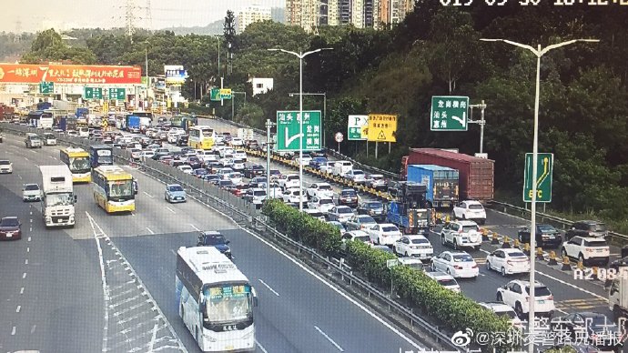 滚动 | ​国庆期间高速免费跑！出深高峰到，读特君为您播报路况