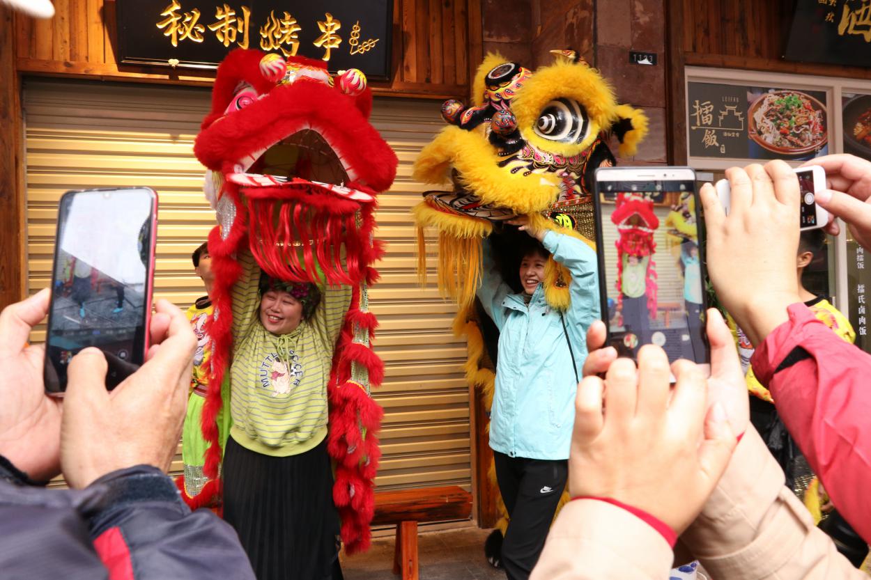 走进凤凰古城双年展，百幅影像讲述东莞非遗故事