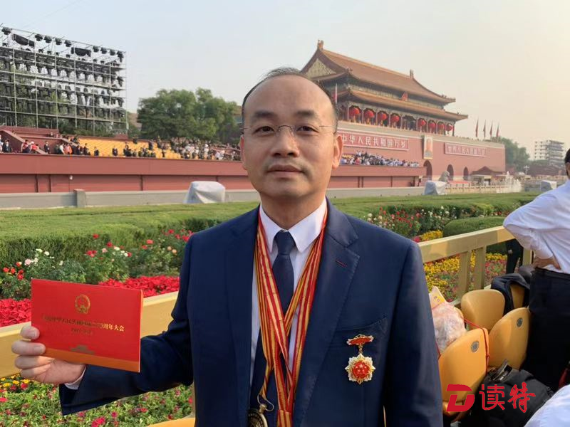 龙岗区南岭村社区党委书记张育彪：  “那一刻，我热泪盈眶”