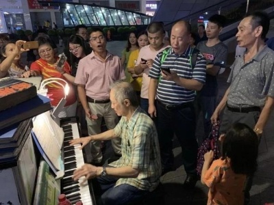 华强北的钢琴爷爷陈云昌:  用音乐把快乐传递给更多的人