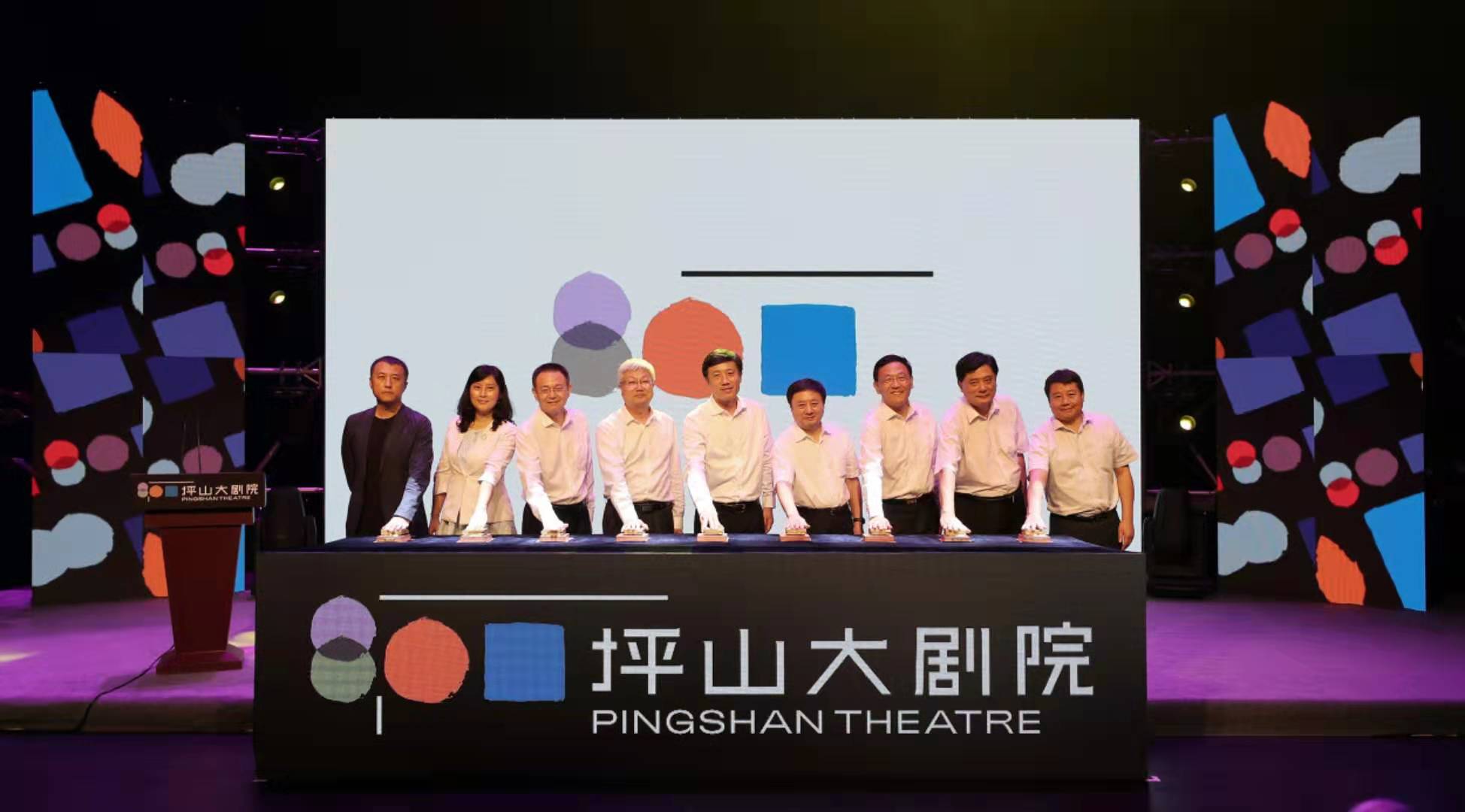 首演经典芭蕾《天鹅湖》 坪山大剧院开启品质化运营大幕