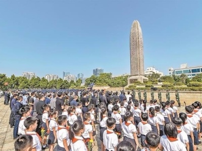 深圳举行公祭烈士活动暨向烈士纪念碑敬献花篮仪式