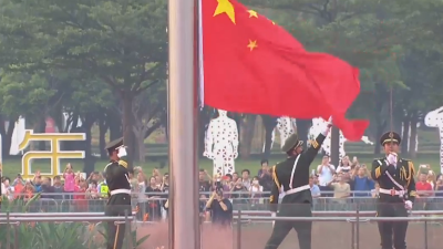 感动！国旗飘扬在深圳市民中心广场（缺图）