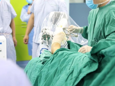 深圳开展首例第三代骨科机器人手术！踝关节骨折患者获得精准治疗
