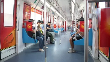 新闻路上说说说 | 7辆“中国红”专列穿行深圳