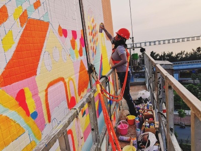 58米高巨幅艺术壁画惊现宝安！描绘大湾区发展活力