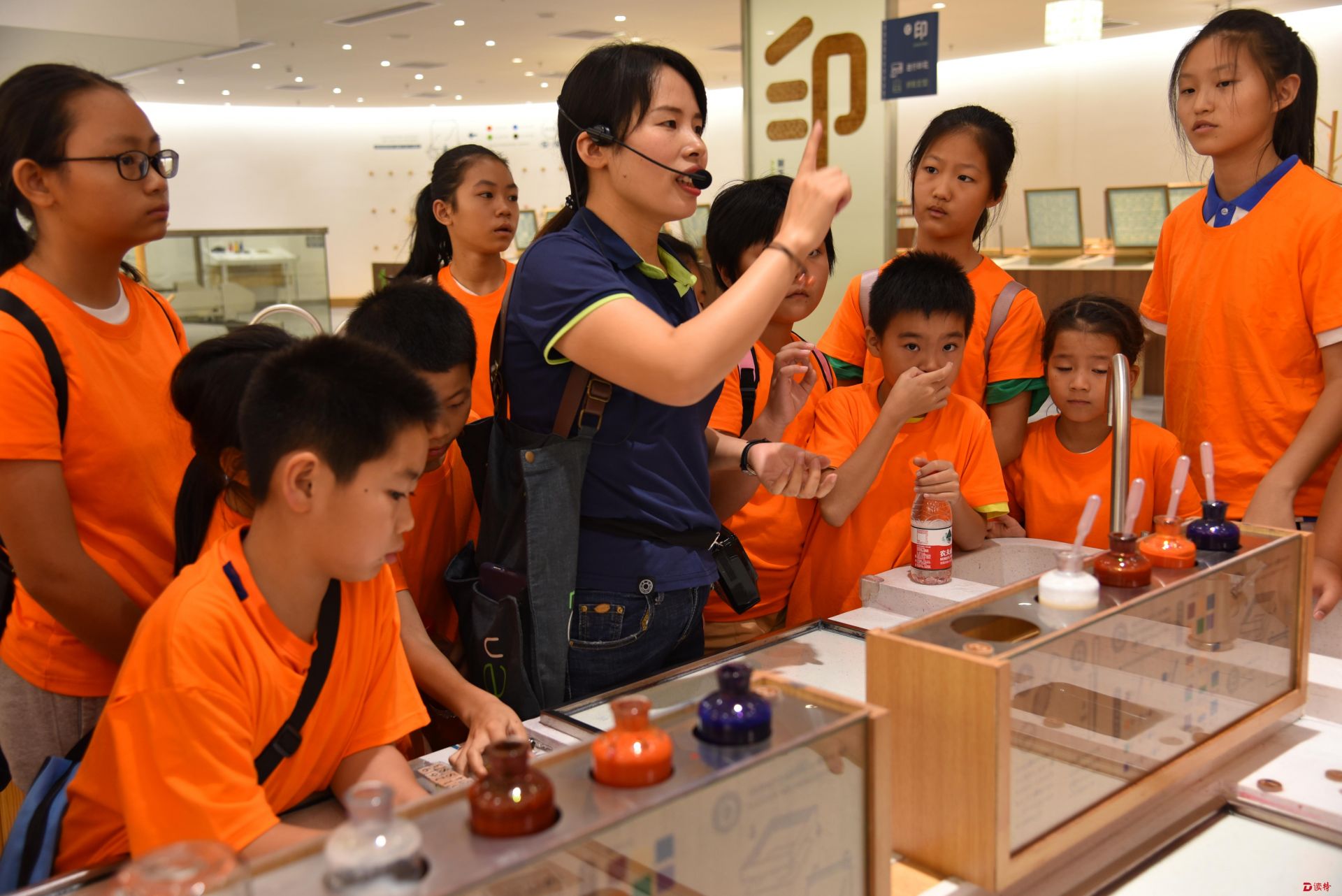 公明青少年体验染印童趣！学习工匠精神展现工匠风采