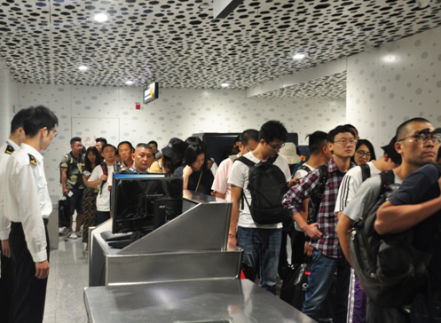 “经深飞”通关时间压缩一半！深圳机场启用国际中转厅