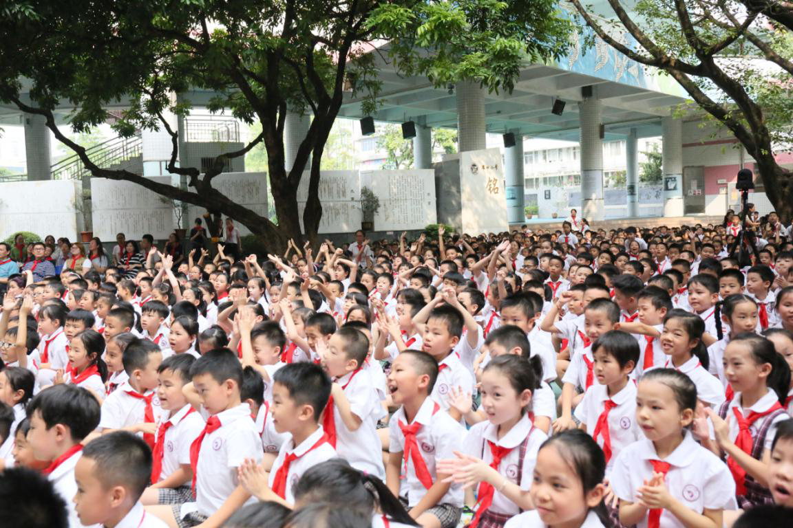 深圳小学举行庆祝少先队建队七十周年活动