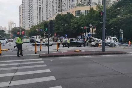 涉嫌交通肇事罪，“10·15”驾车撞上安全岛3名行人案嫌疑人被批捕