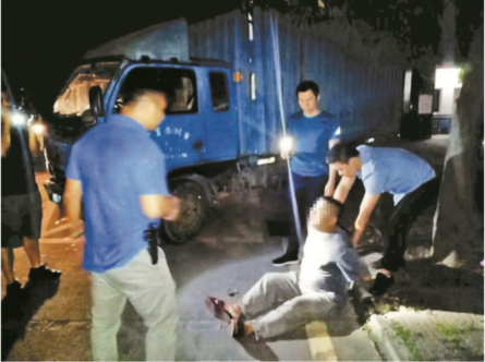 塑料袋遮车牌往市政排水管偷排污水，龙岗警方循线布控抓获嫌疑人