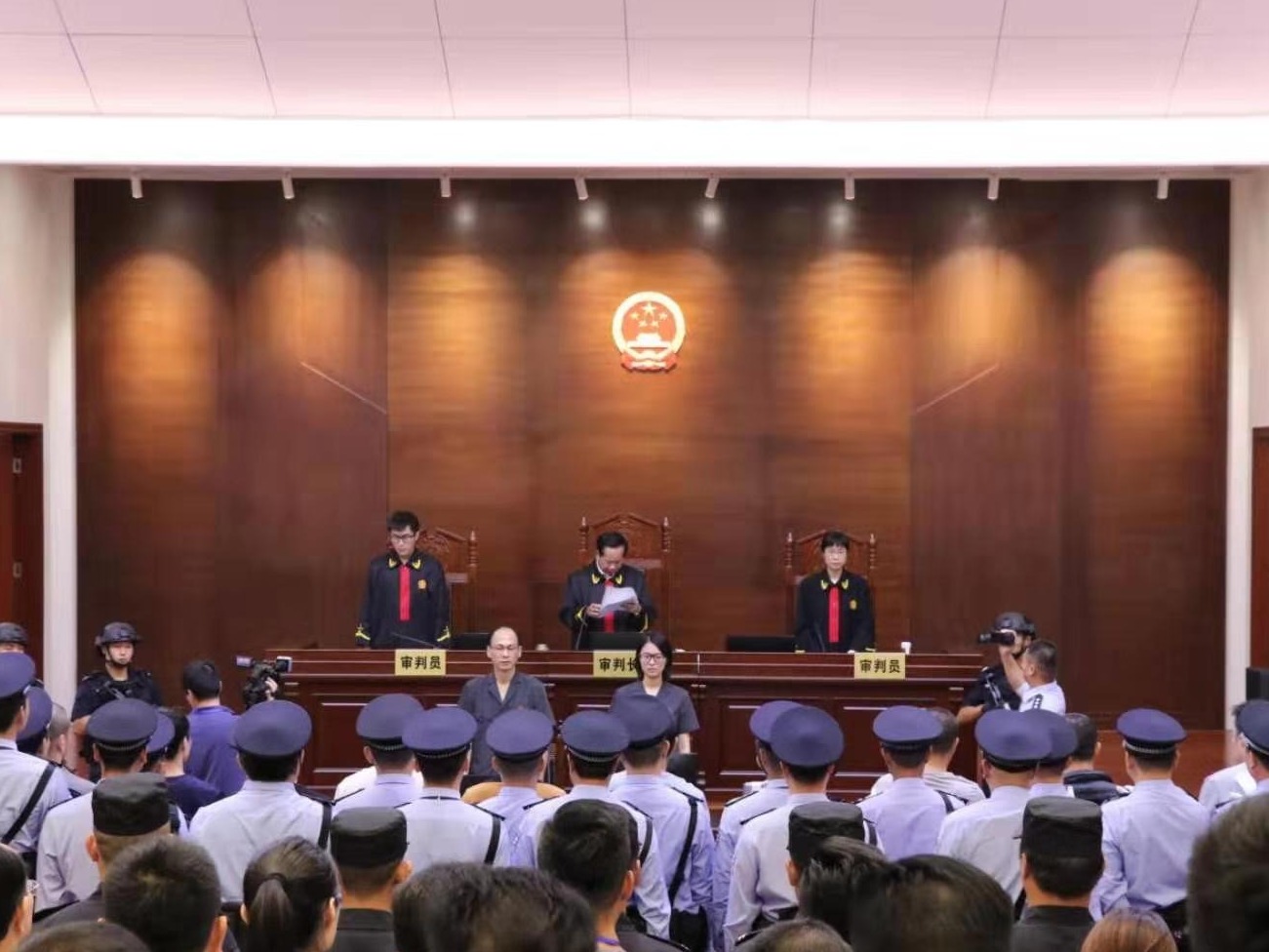 在广场枪拼！汕尾15人涉黑恶案一审宣判