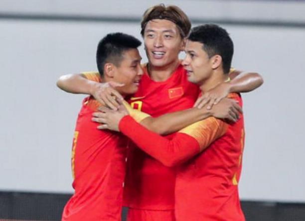 中国男足7-0狂胜关岛 杨旭大四喜 武磊1v3破门