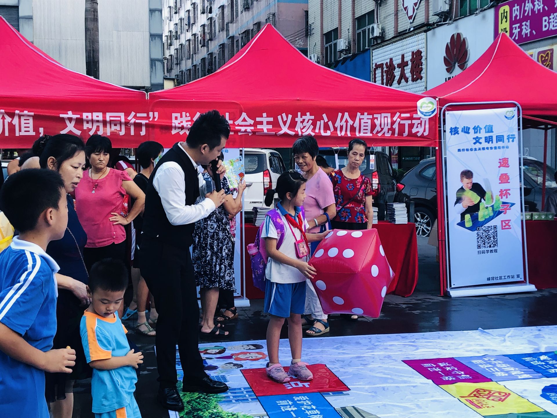 龙城街道嶂背社区开展践行社会主义核心价值观宣传活动