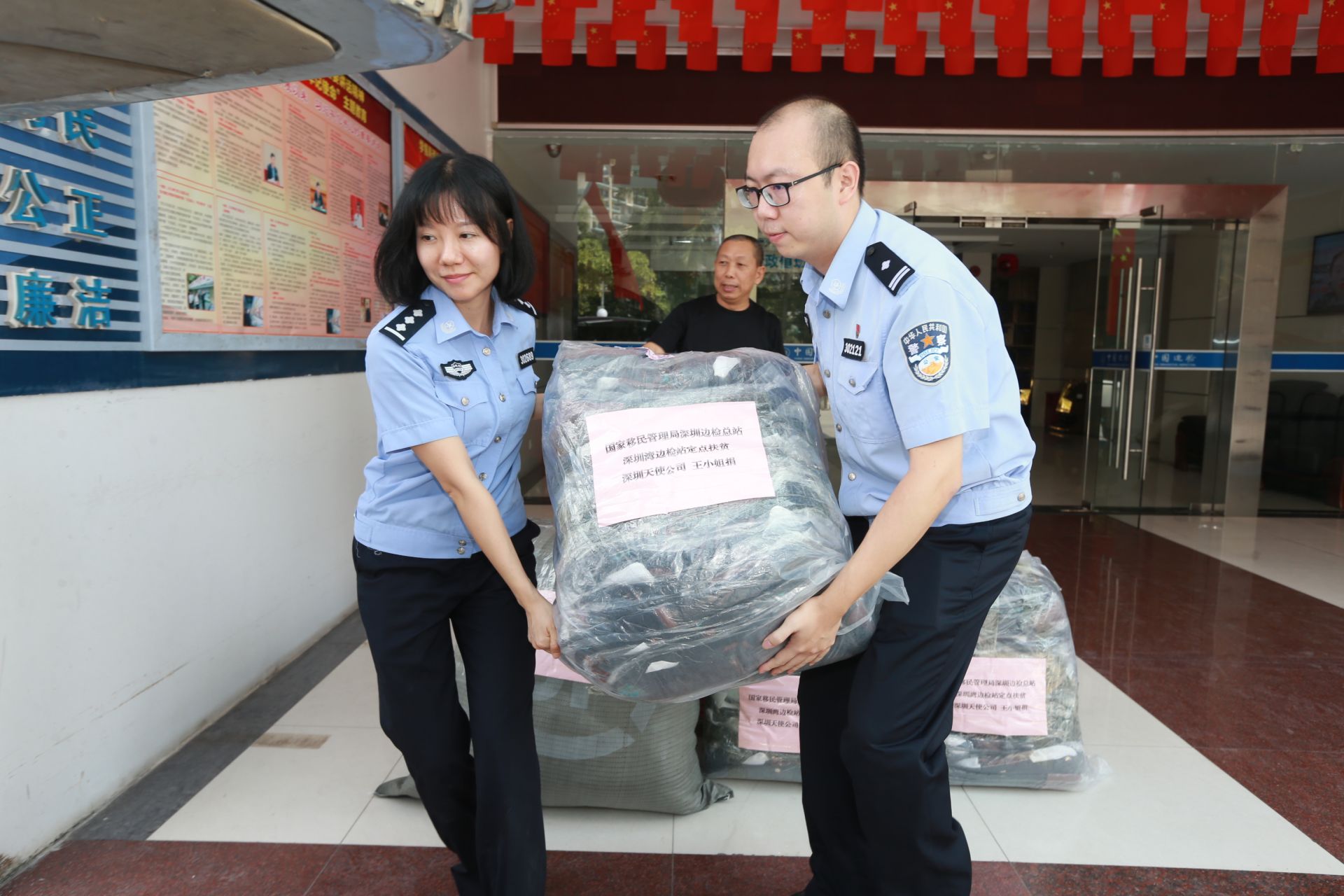 这个冬天不再冷！153件棉衣跨越千里送往广西贫困山区