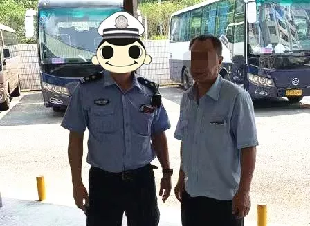 公交车因没闯红灯被举报，还被罚款、记分！为什么？