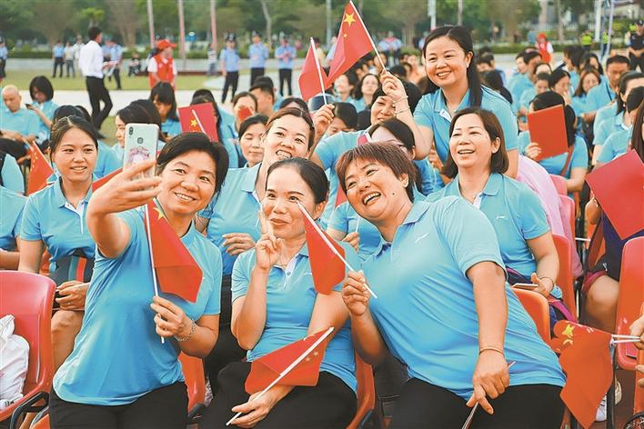 “祖国，大鹏向您致敬”！大鹏新区盛大歌会庆祝中华人民共和国成立70周年