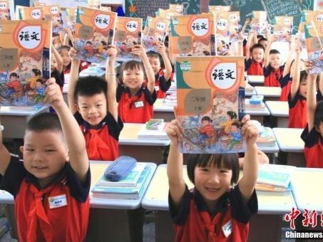 四部门印发通知：学校不得强制学生使用塑料书皮