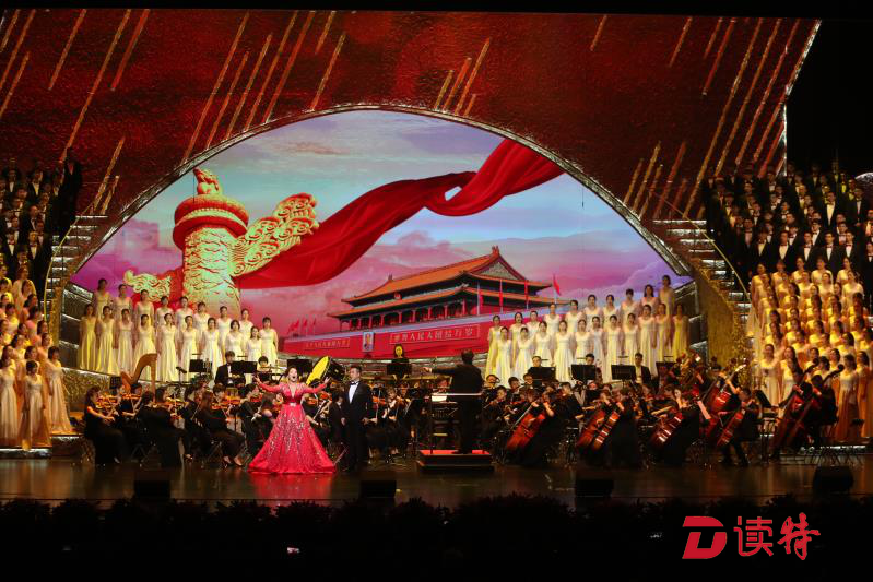 交响音乐会《祖国颂》振奋上演， “深圳大学生合唱团”惊艳首秀