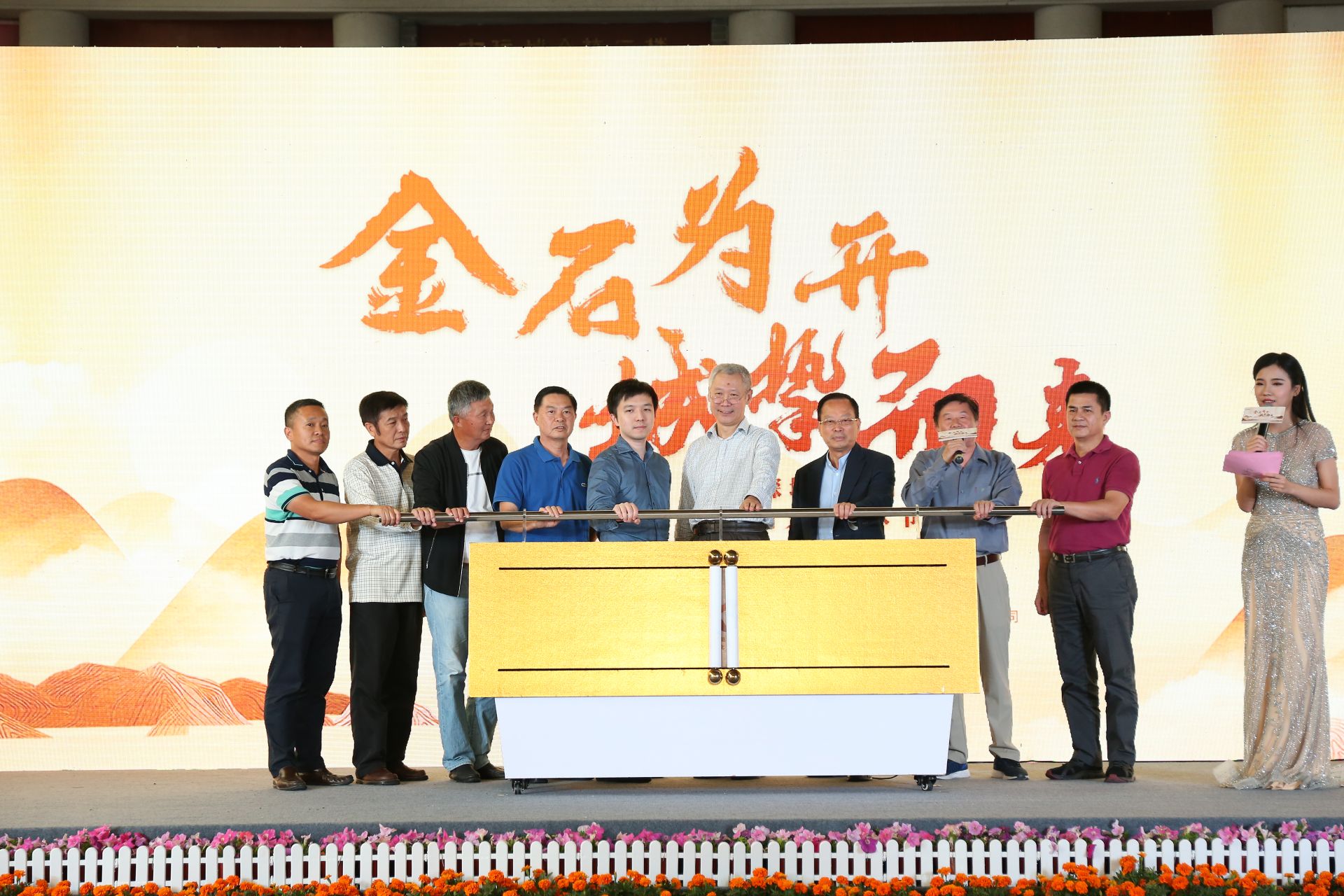到古玩城赏天下奇石 深圳第二届赏石文化艺术节举行  ​
